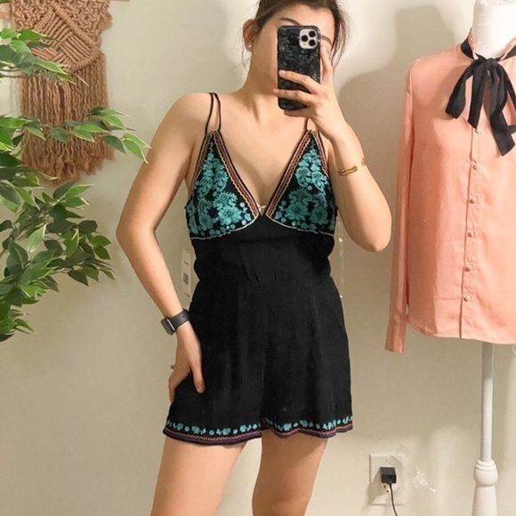 NWT BLACK EMBROIDERED ROMPER - Picture 7 of 7